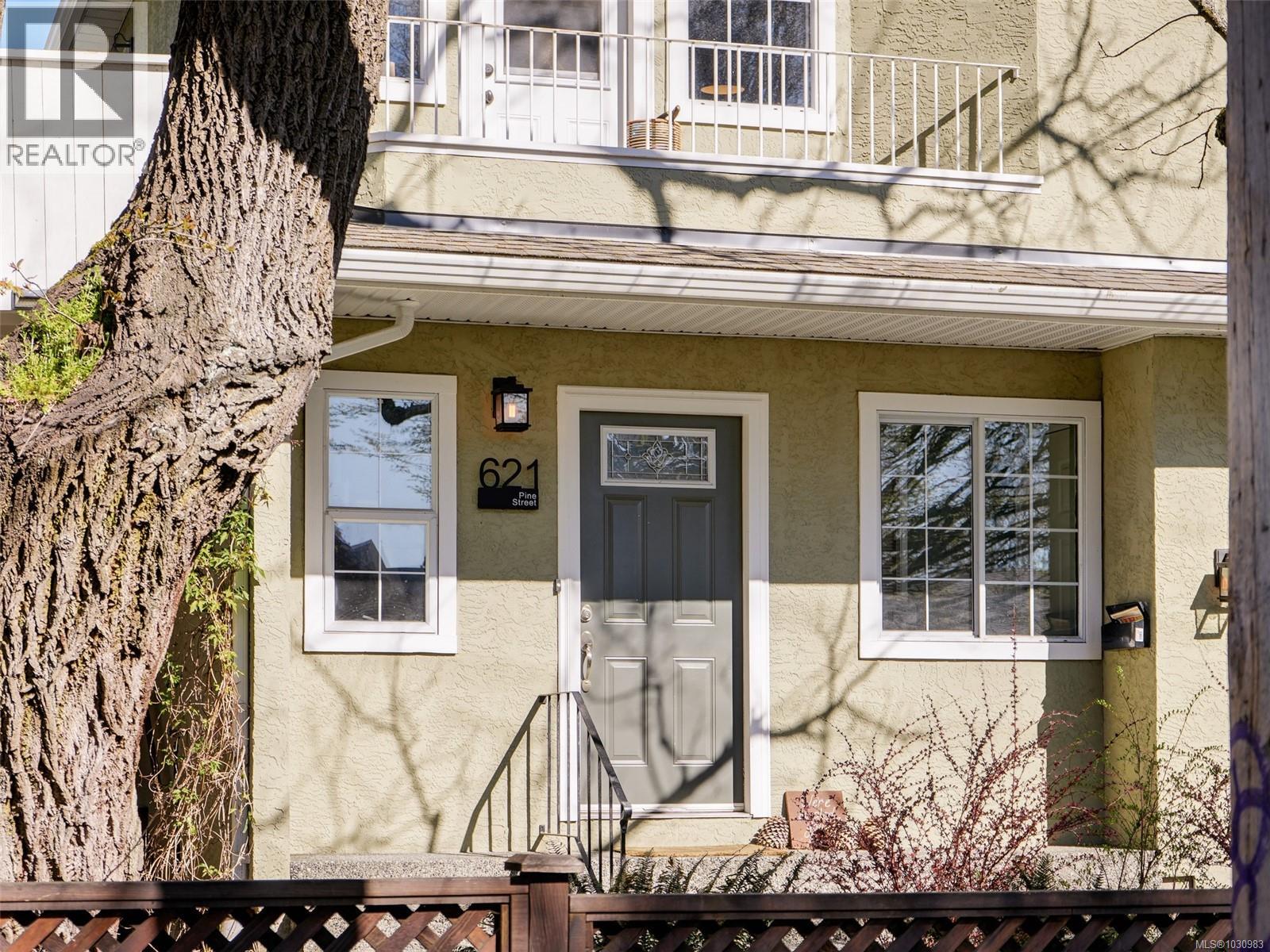 621 Pine St, Victoria