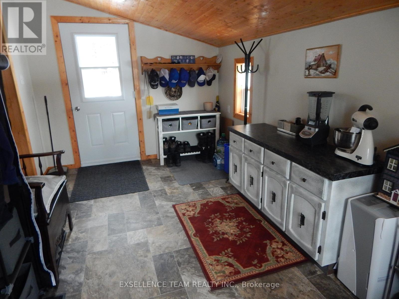Den/Mudroom