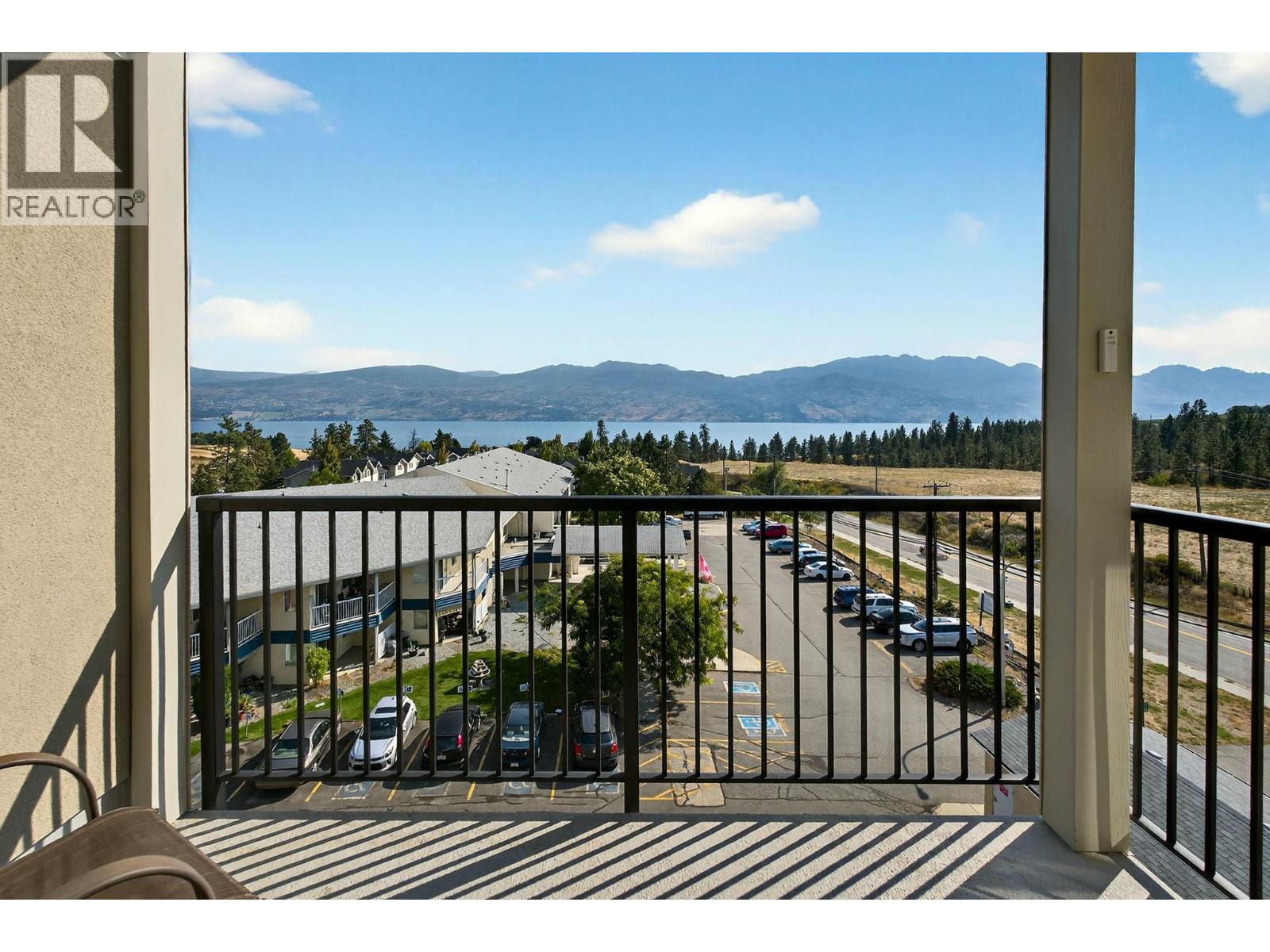 #318-2301 CARRINGTON Road, West Kelowna