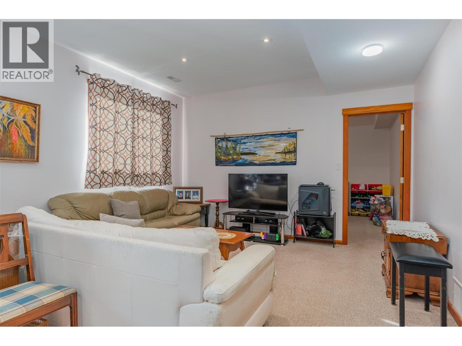 904 REDSTONE DRIVE - 34