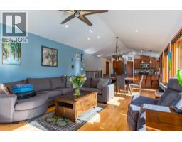 Full bathroom - 904 Redstone Drive, Rossland, BC V0G1Y0 Photo 14