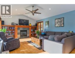 Living room - 904 Redstone Drive, Rossland, BC V0G1Y0 Photo 13
