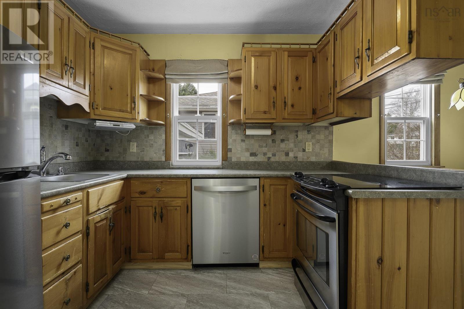 Property 9 of 40 of 50 Convoy Avenue