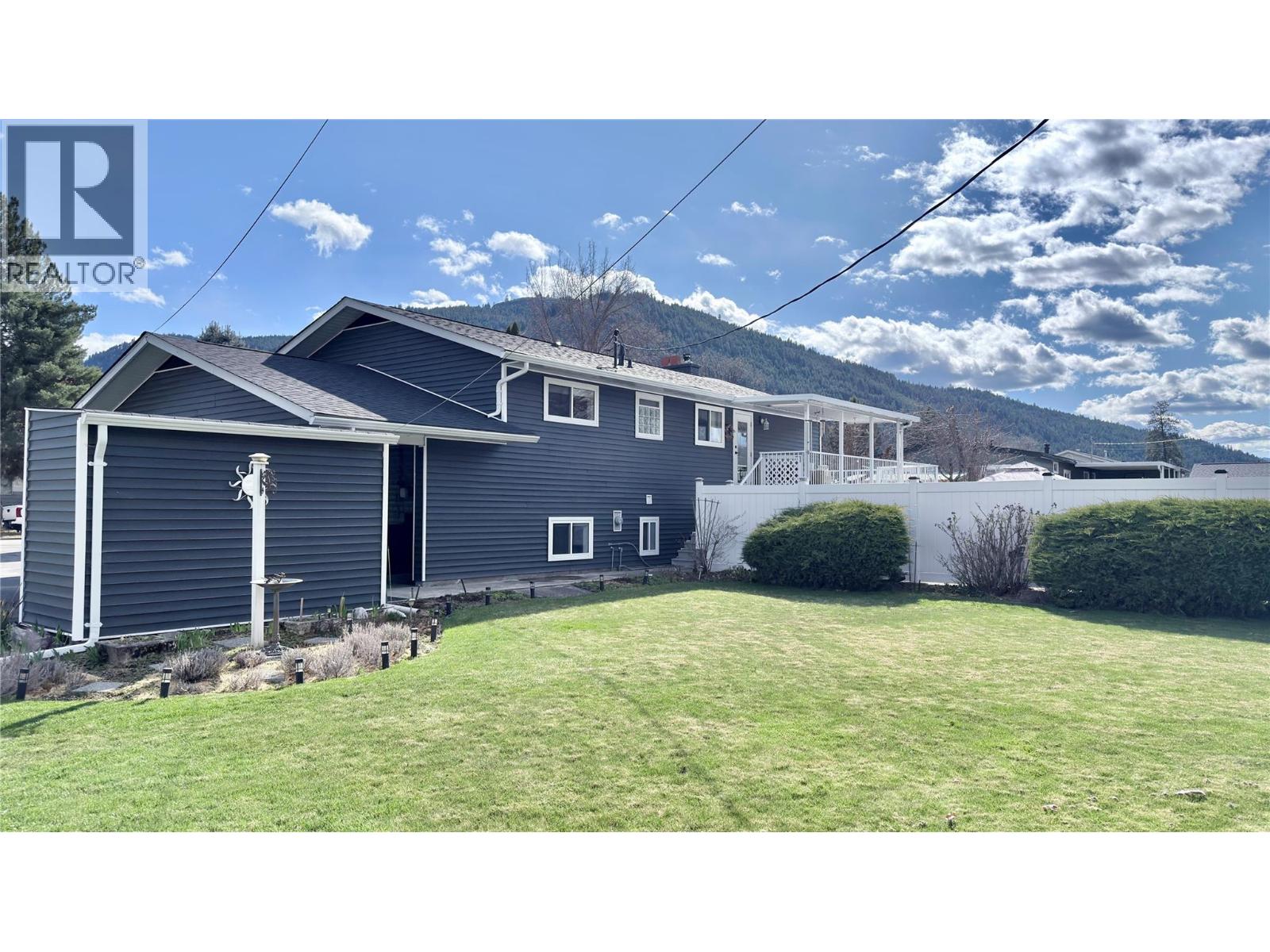 461 Eighth Avenue, Midway