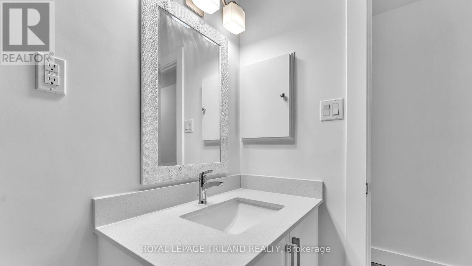 204 - 104 DEVONSHIRE AVENUE Property Photo