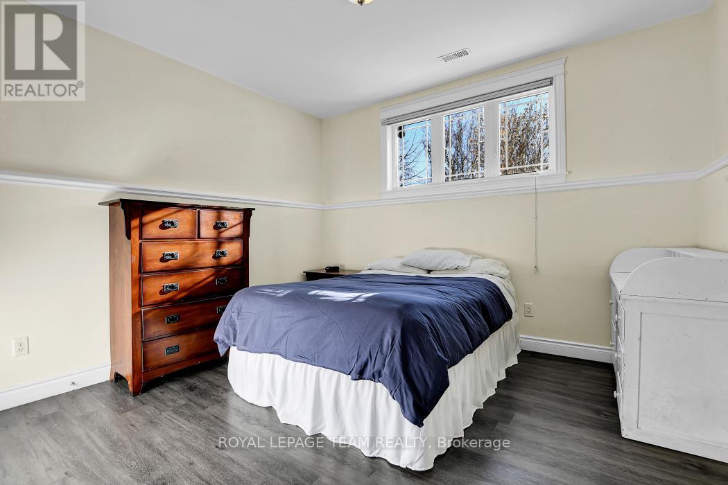 6637 STANMORE STREET - 30