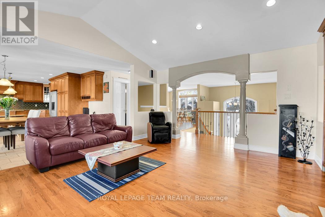6637 STANMORE STREET - 7