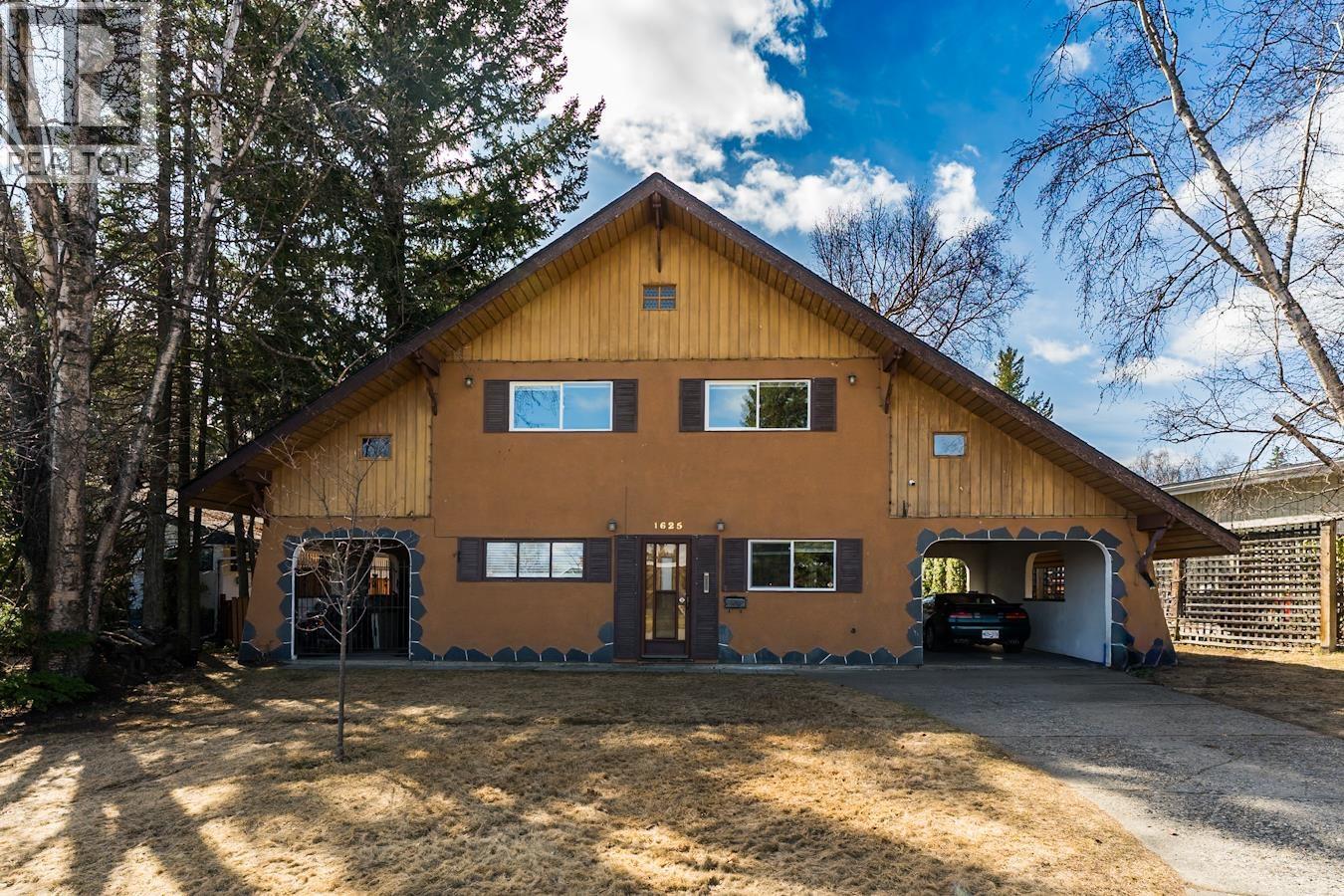 Living room of 1625 GILLETT STREET · Prince George, BC