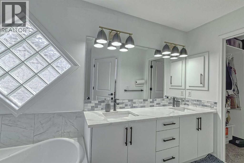 Single Family House for Sale in  Kincora Drive NW Kincora Calgary 