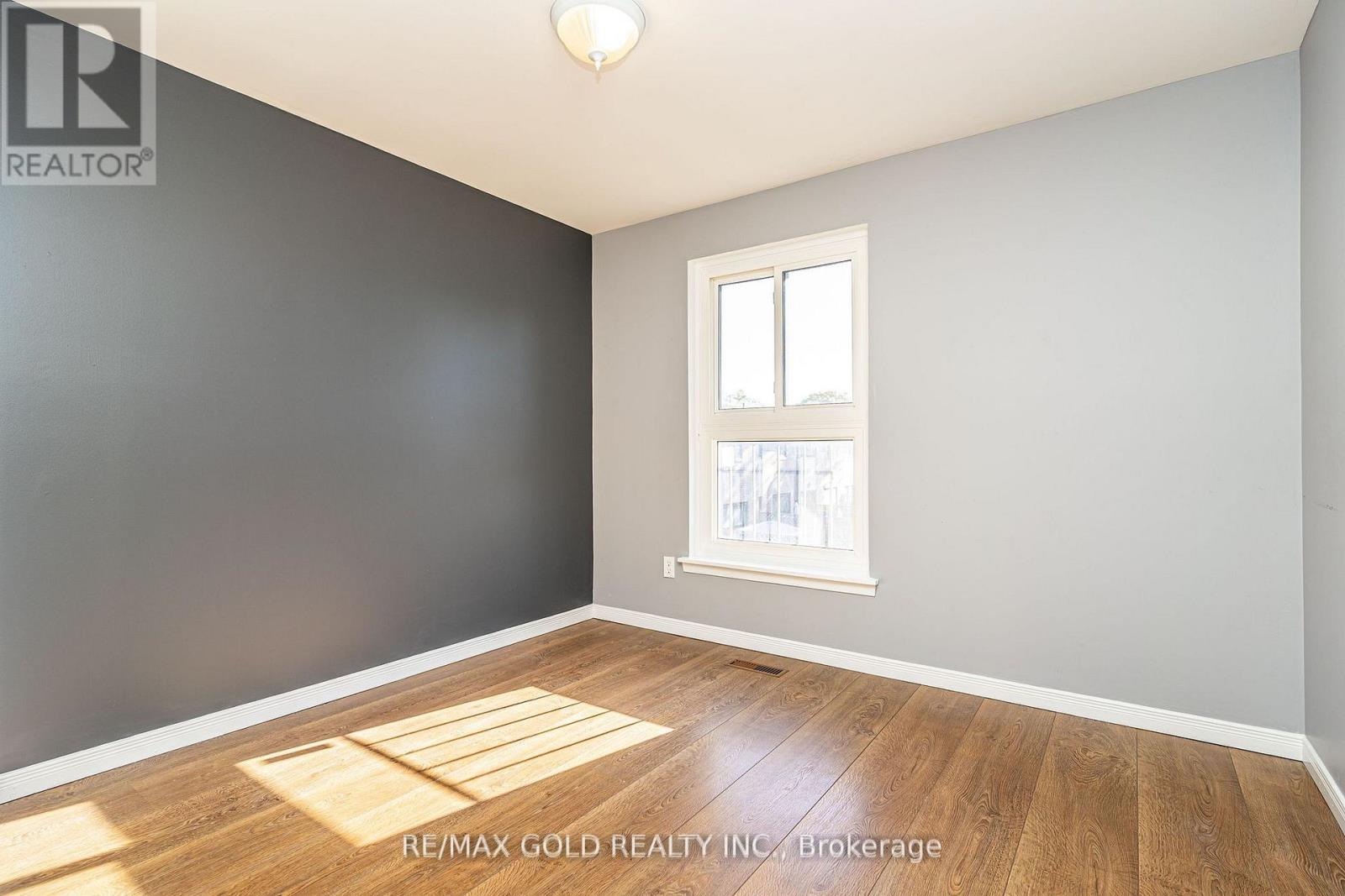 #41 46 DEARBOURNE BOULEVARD - 23