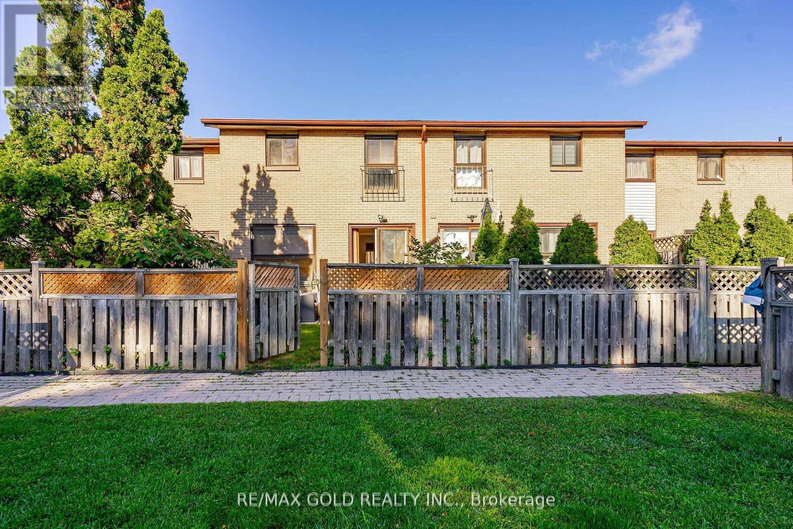 #41 46 DEARBOURNE BOULEVARD - 37
