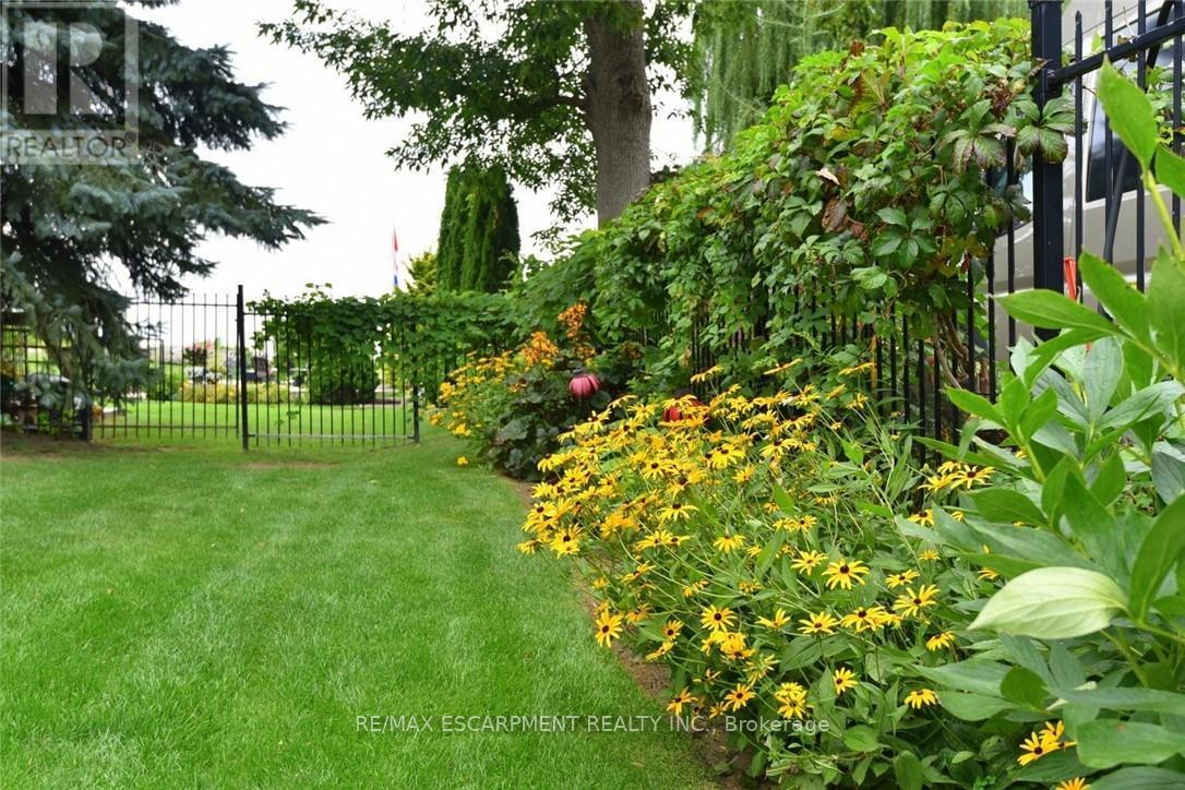 #5 97 SUNVALE PLACE - 32