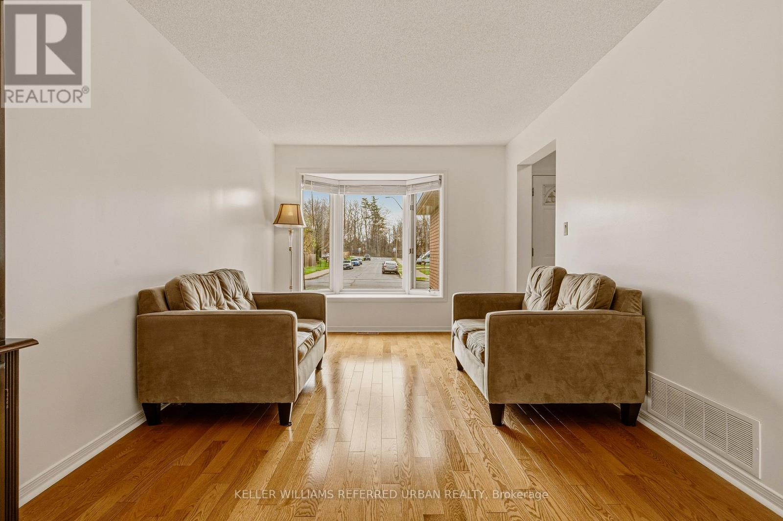 90 LYNETTE DRIVE - 13