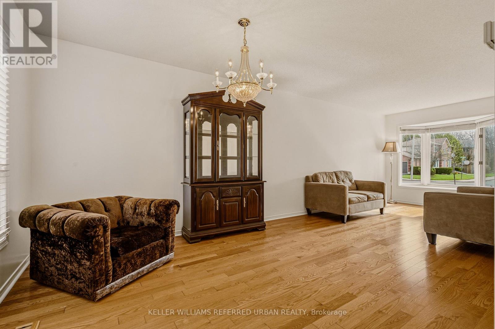 90 LYNETTE DRIVE - 15