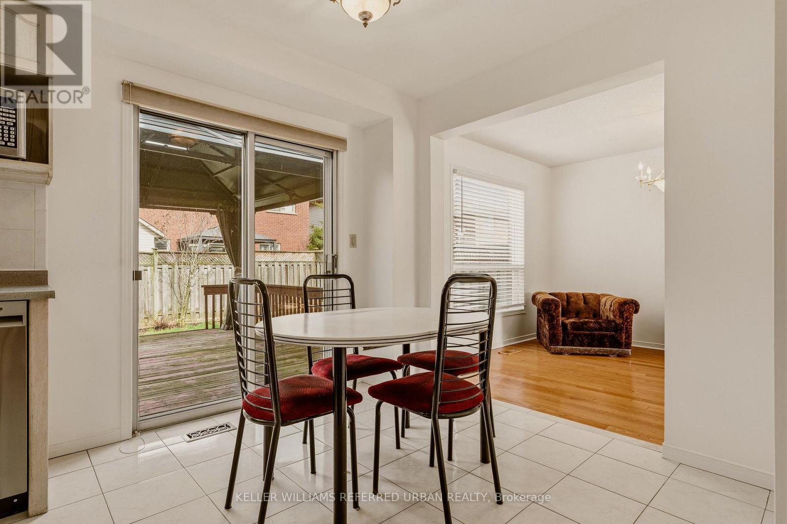 90 LYNETTE DRIVE - 23