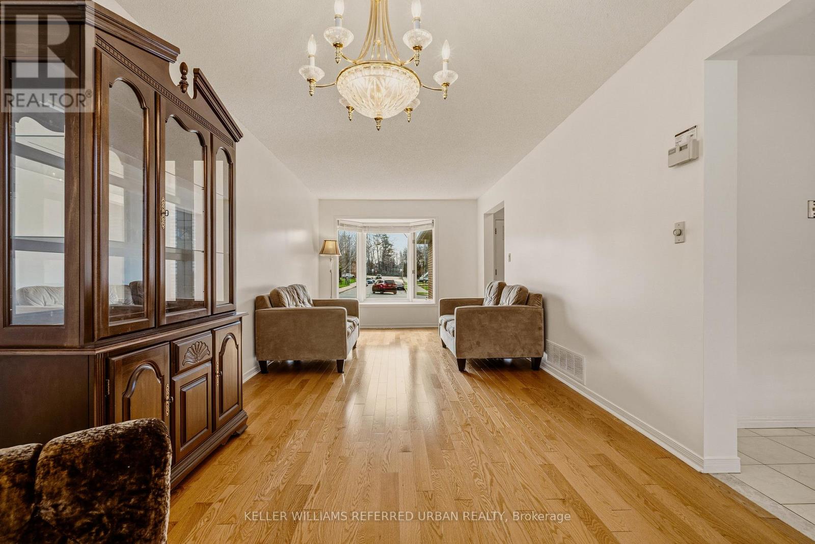 90 LYNETTE DRIVE - 24