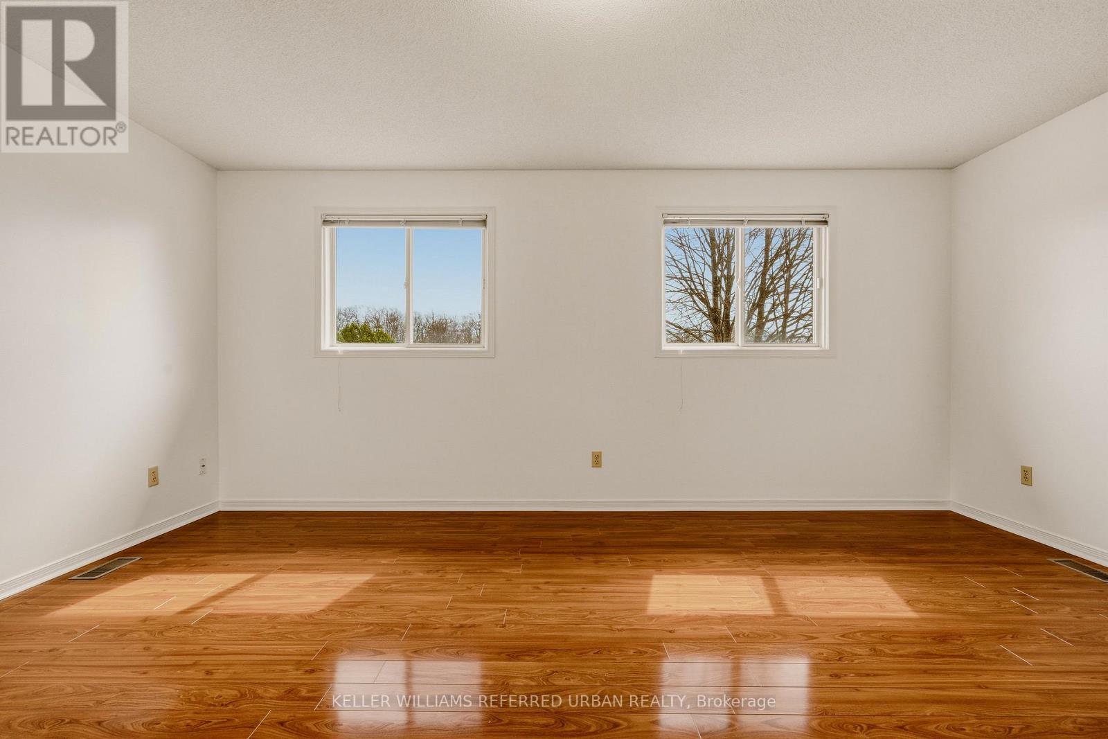 90 LYNETTE DRIVE - 26