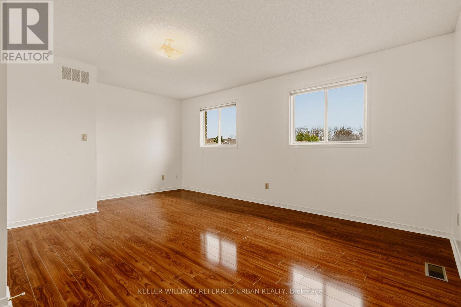 90 LYNETTE DRIVE - 27