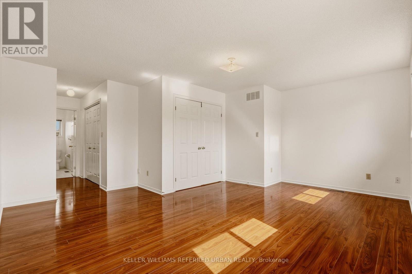 90 LYNETTE DRIVE - 29