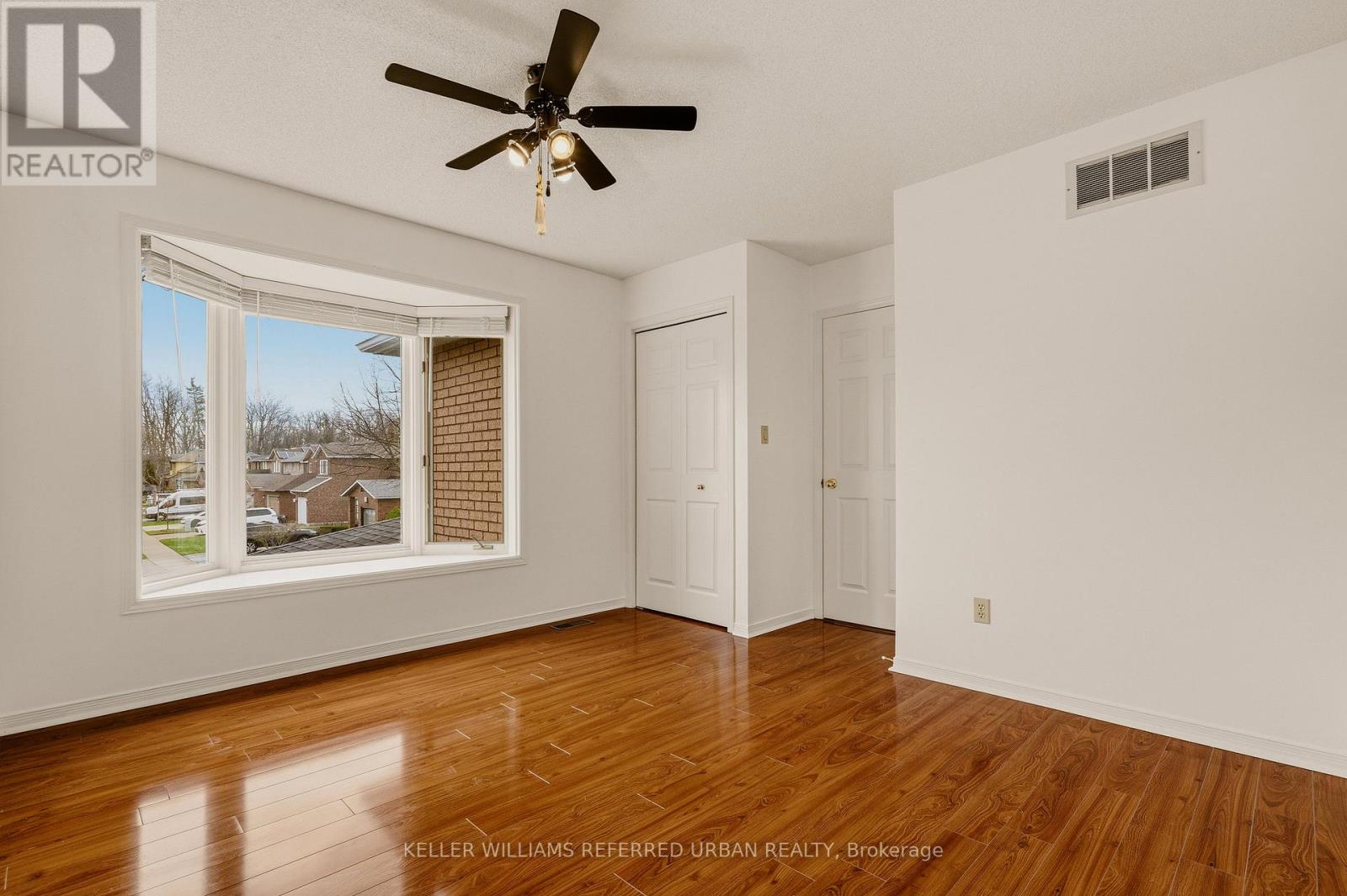 90 LYNETTE DRIVE - 35