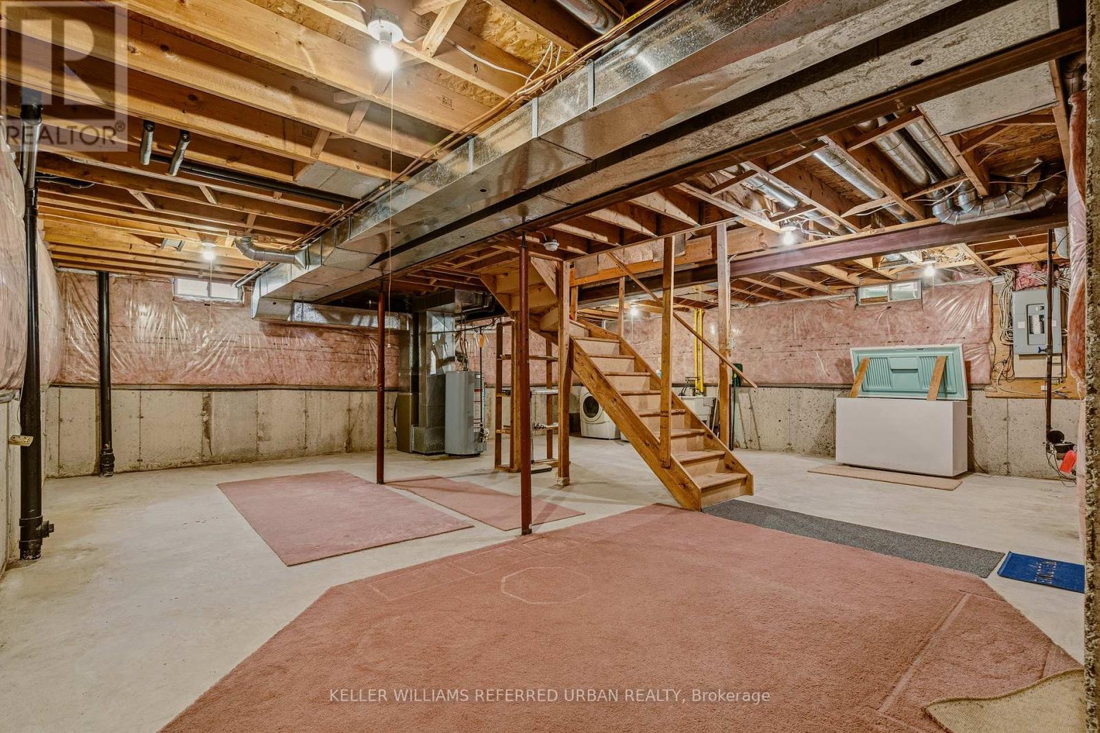 90 LYNETTE DRIVE - 42
