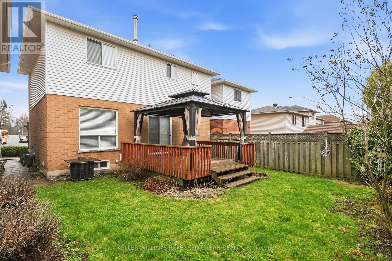 90 LYNETTE DRIVE - 44