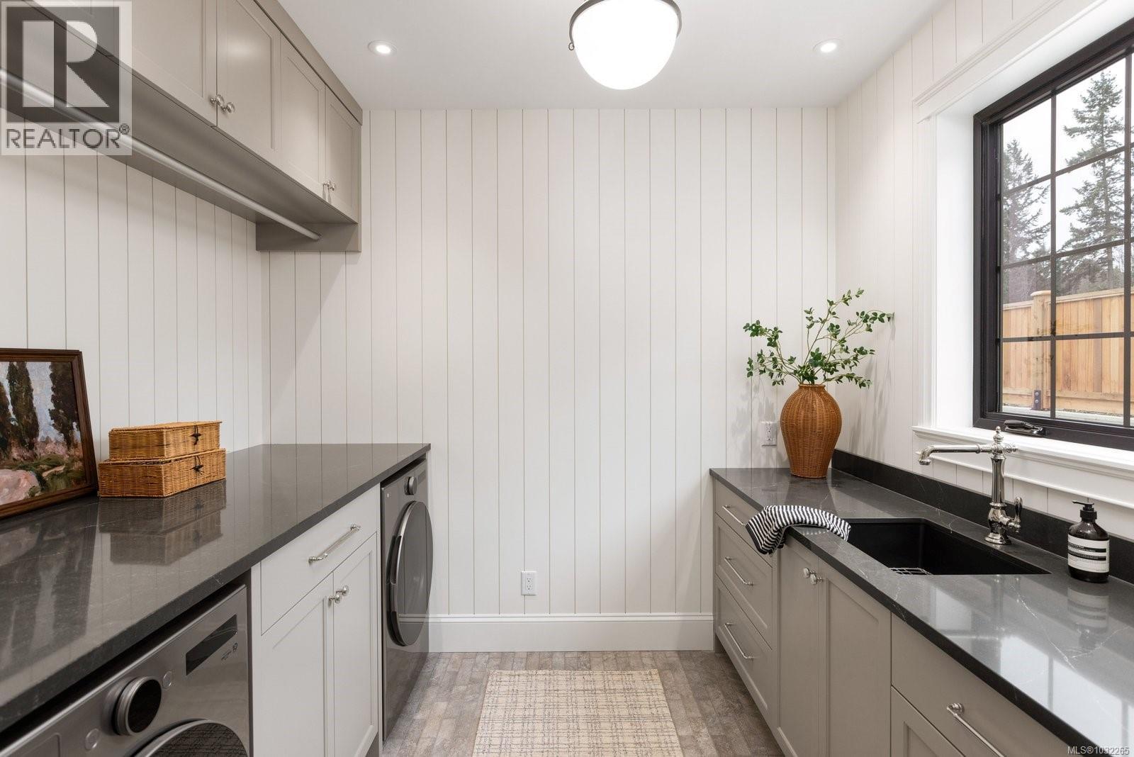 10600 Derrick Rd, North Saanich