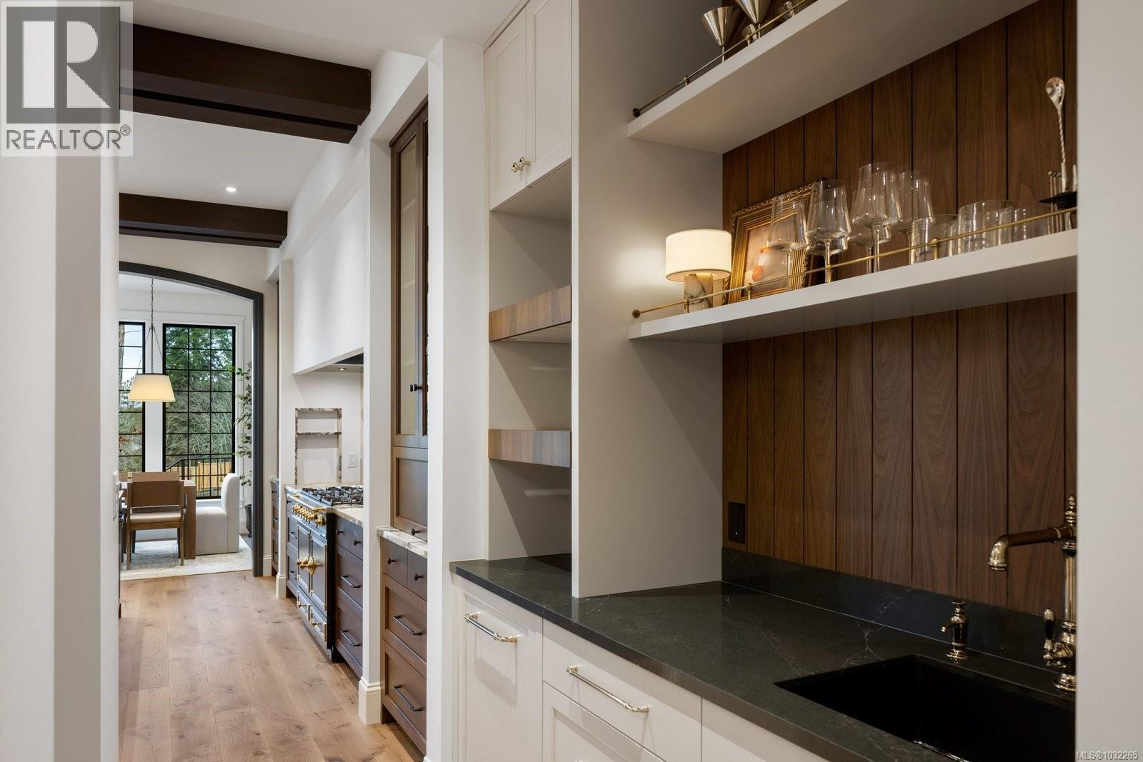 10600 Derrick Rd, North Saanich