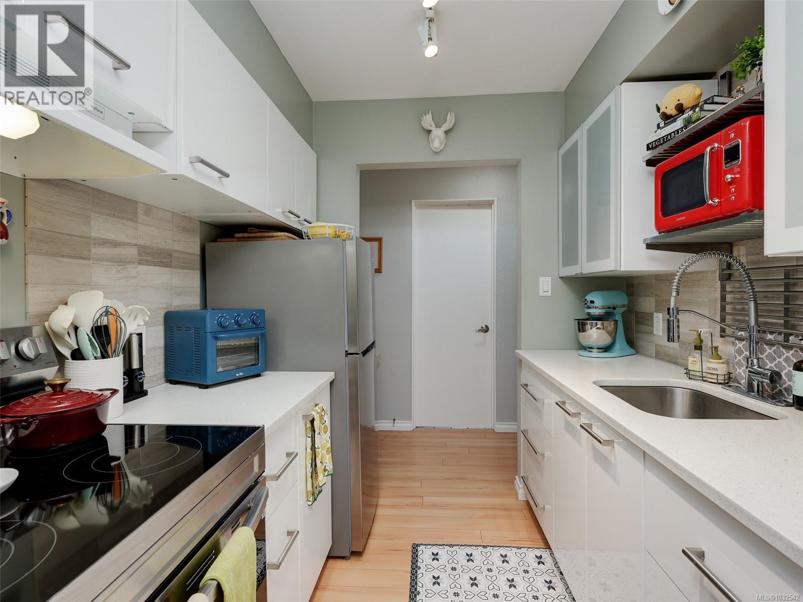 #304 1537 Morrison St - 9