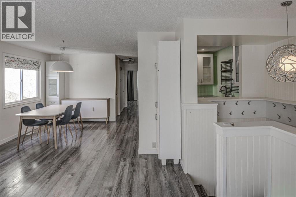 Single Family House Bi-level for Sale in  Berkley Road NW Beddington Heights Calgary 