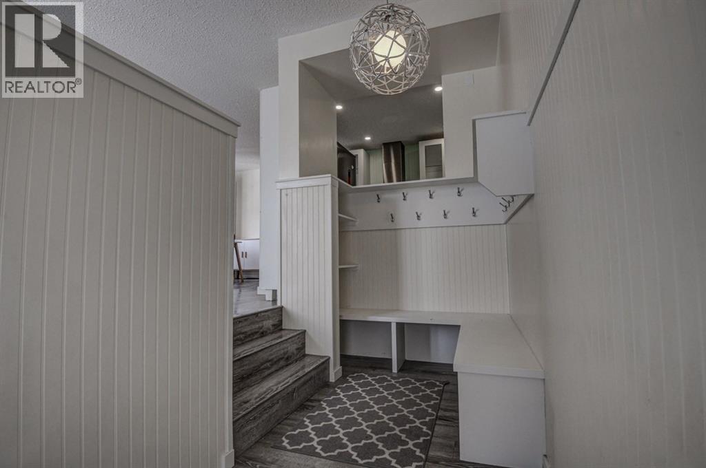 Single Family House Bi-level for Sale in  Berkley Road NW Beddington Heights Calgary 