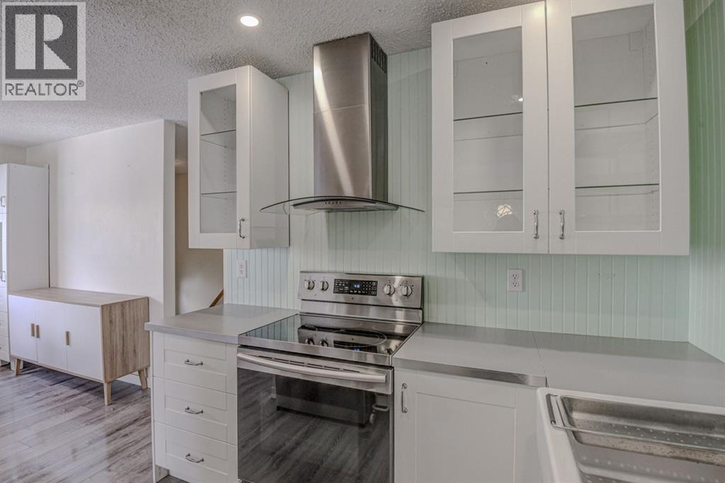 Single Family House Bi-level for Sale in  Berkley Road NW Beddington Heights Calgary 