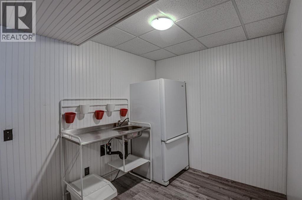 Single Family House Bi-level for Sale in  Berkley Road NW Beddington Heights Calgary 