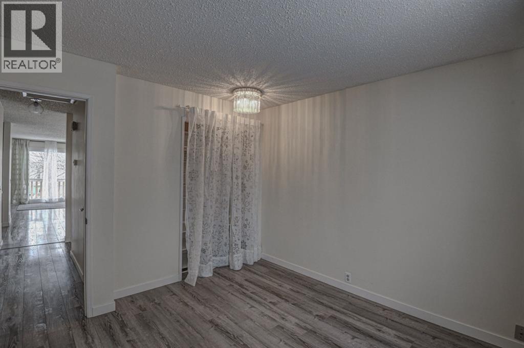 Single Family House Bi-level for Sale in  Berkley Road NW Beddington Heights Calgary 