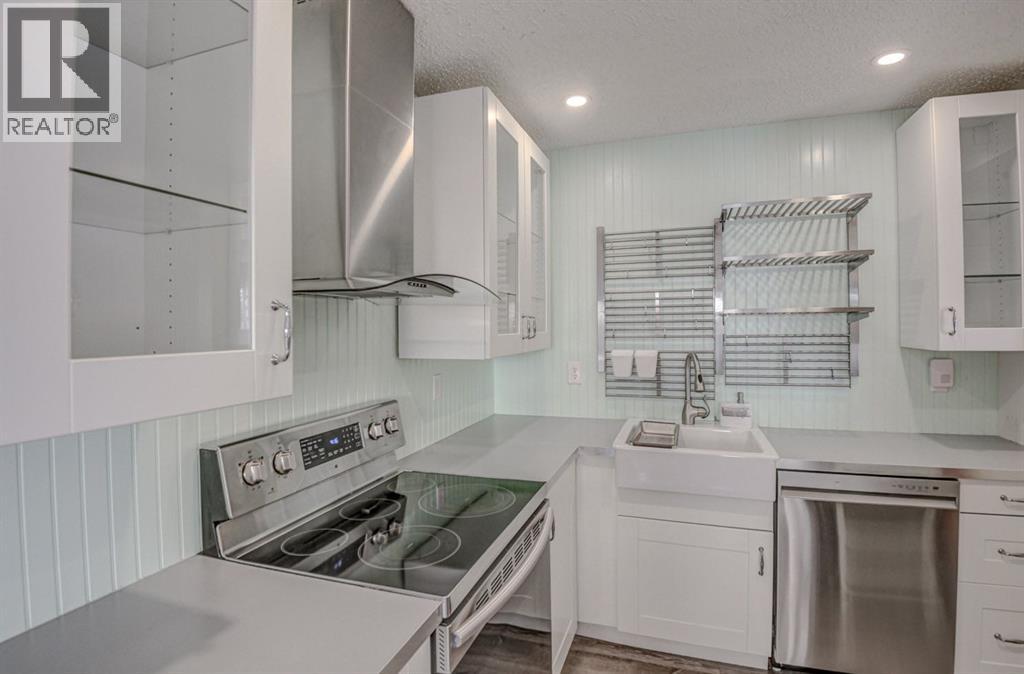 Single Family House Bi-level for Sale in  Berkley Road NW Beddington Heights Calgary 