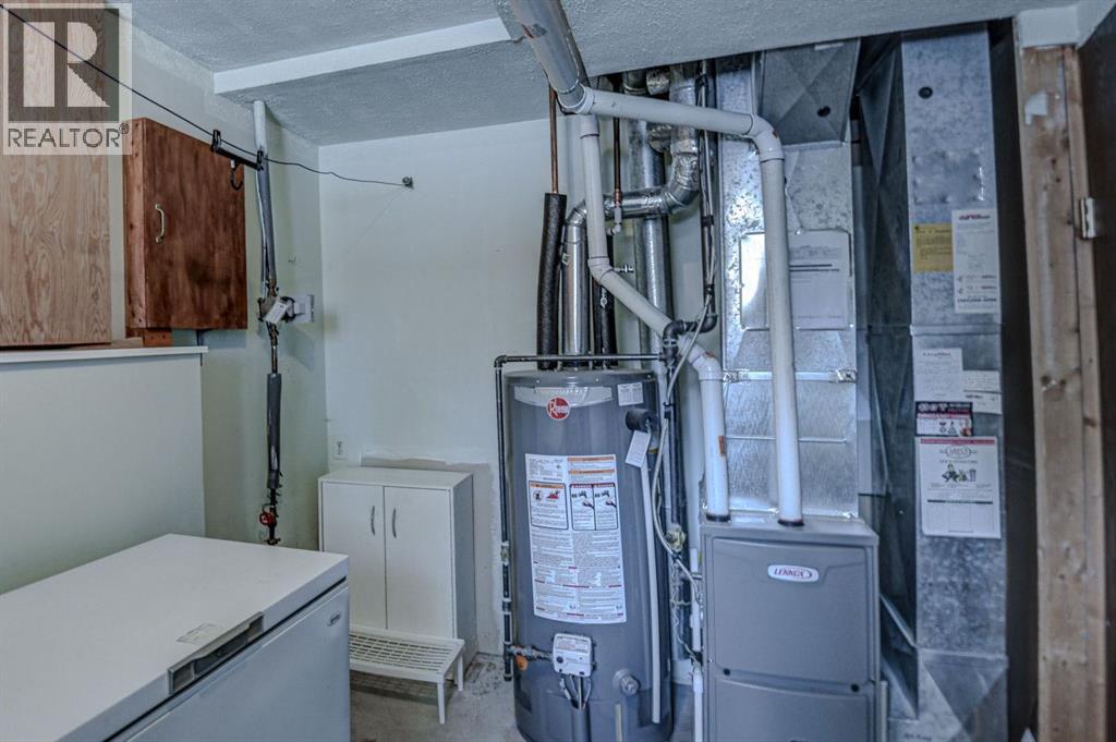 Single Family House Bi-level for Sale in  Berkley Road NW Beddington Heights Calgary 