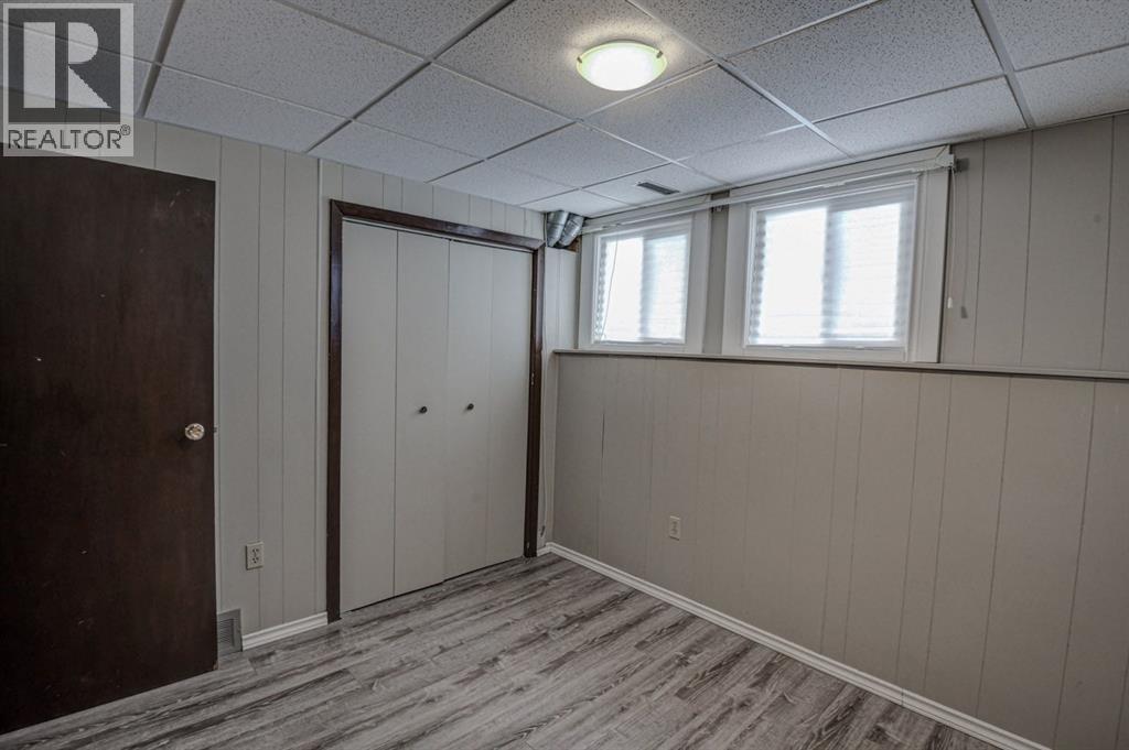 Single Family House Bi-level for Sale in  Berkley Road NW Beddington Heights Calgary 