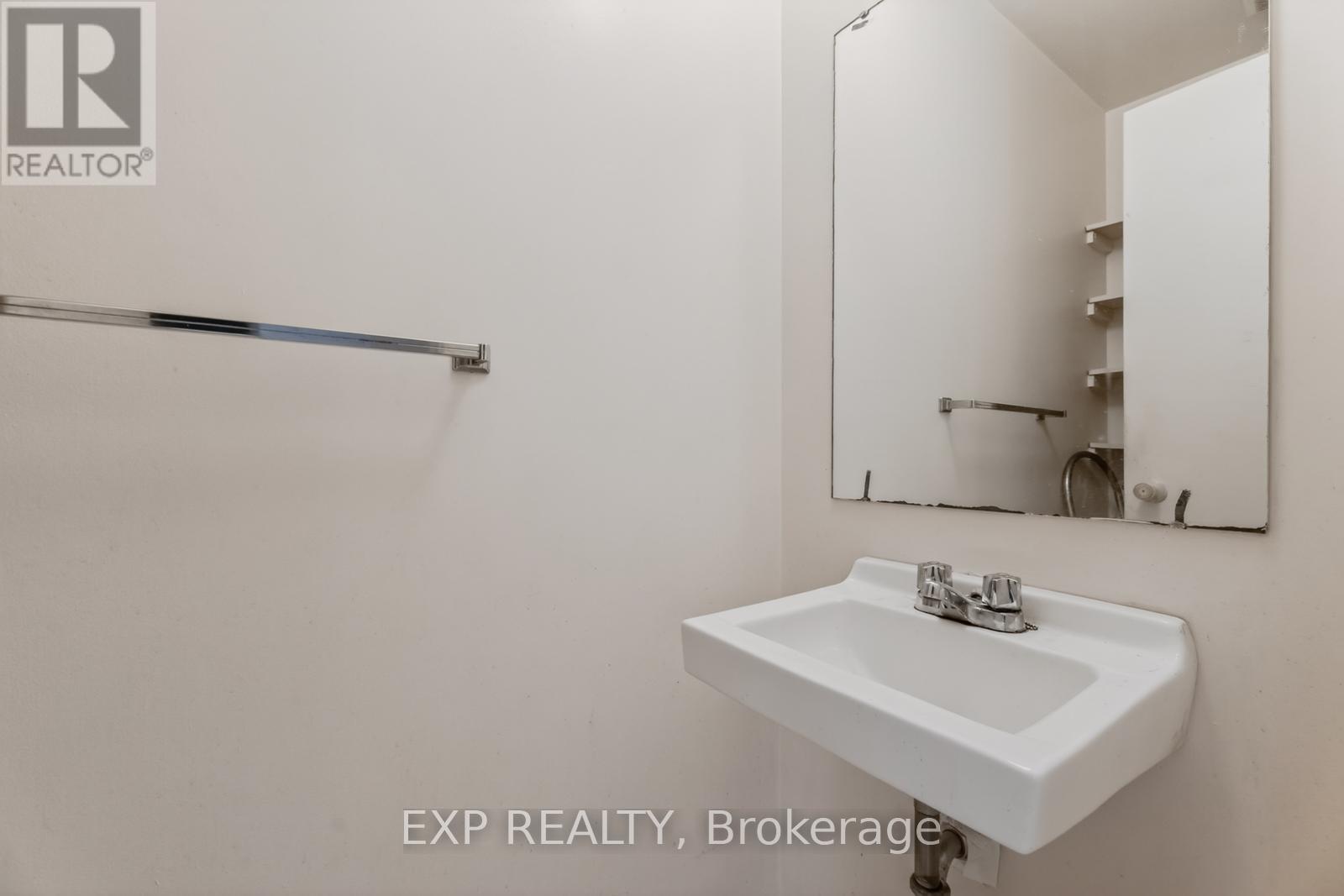 235 TEAL CRESCENT — photo 8