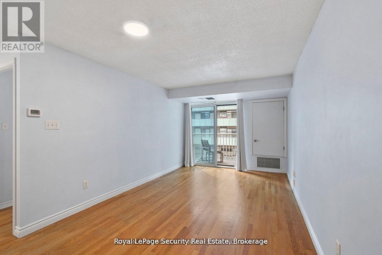 #908 105 VICTORIA STREET - 12