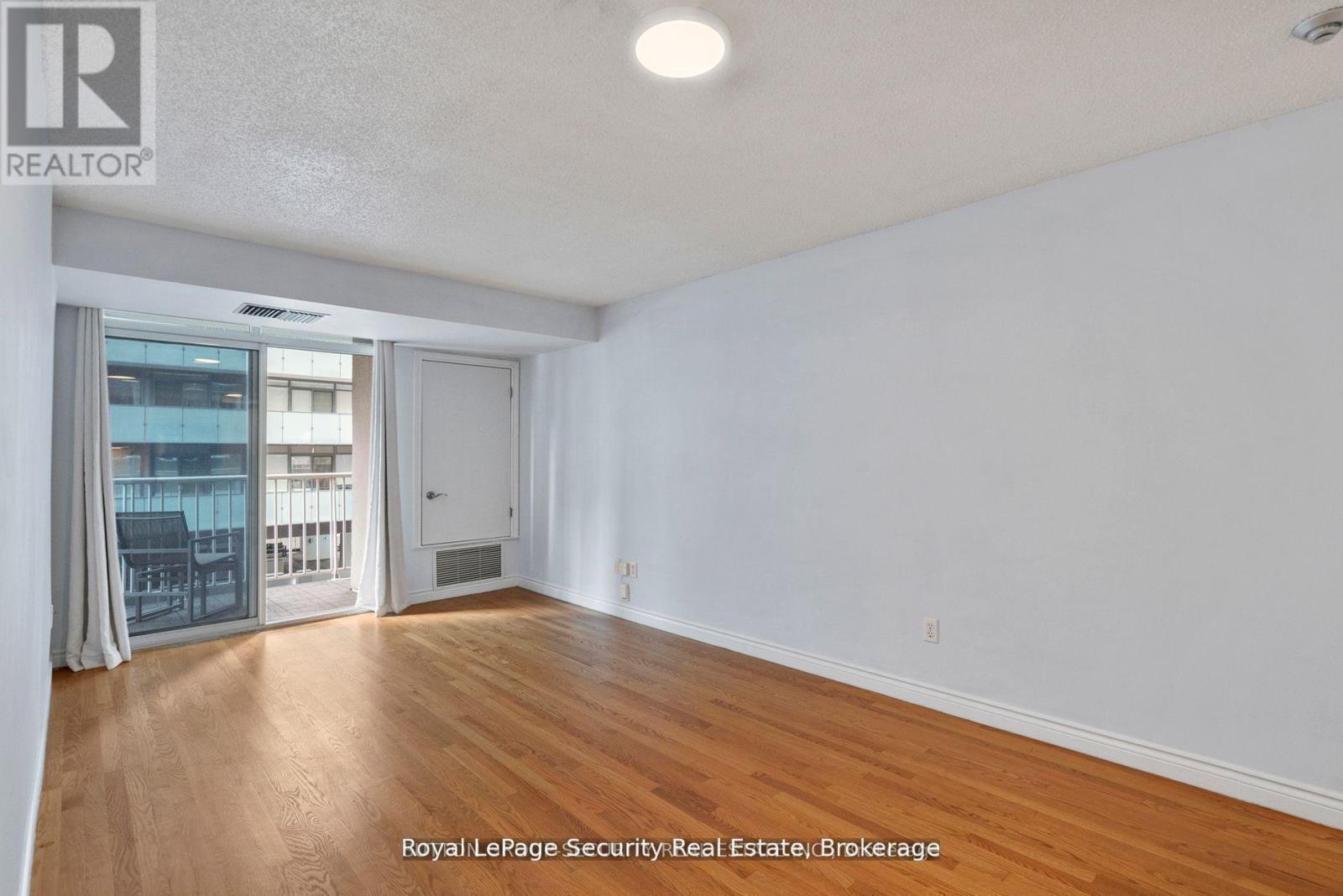 #908 105 VICTORIA STREET - 14