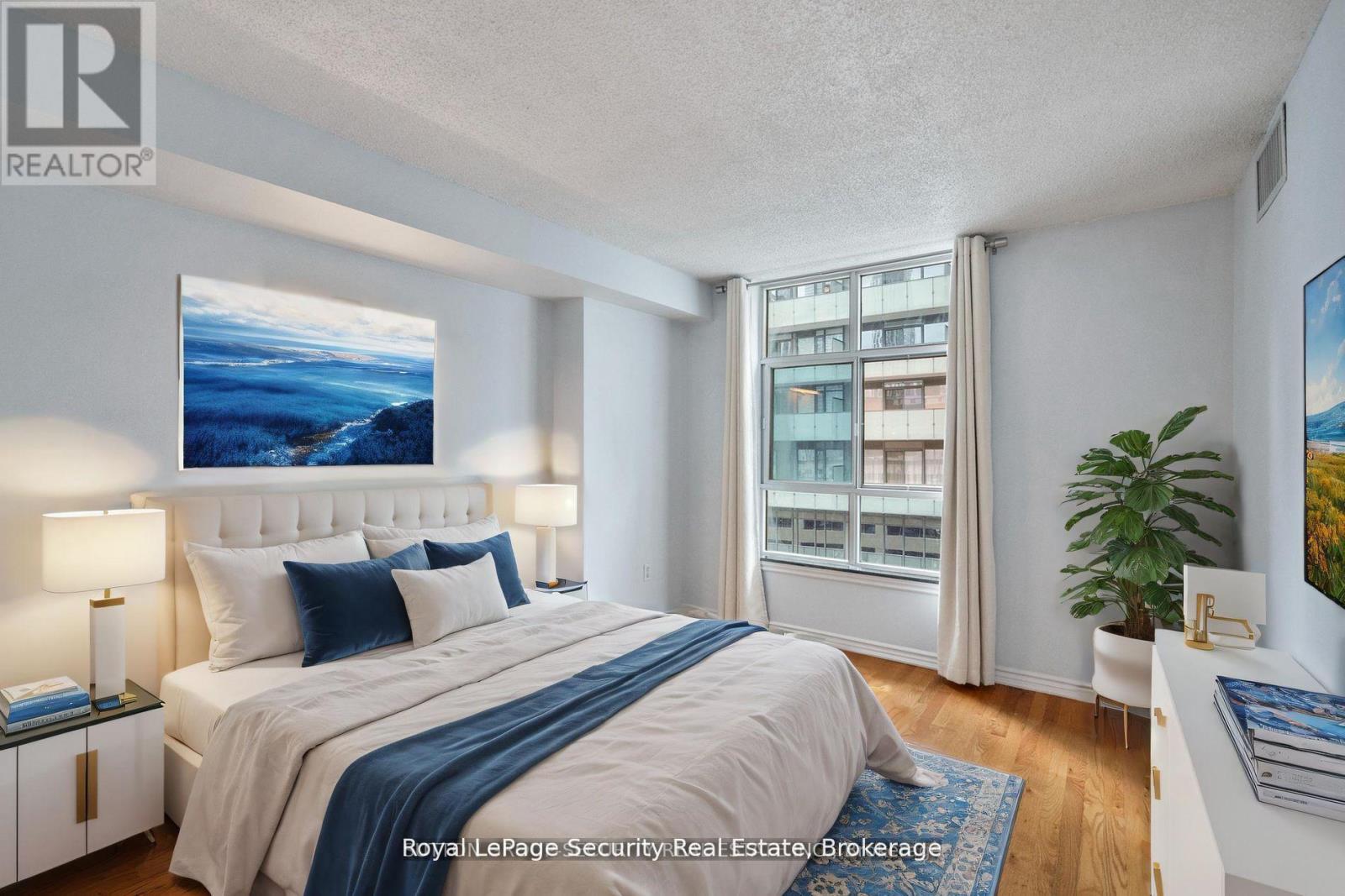 #908 105 VICTORIA STREET - 15