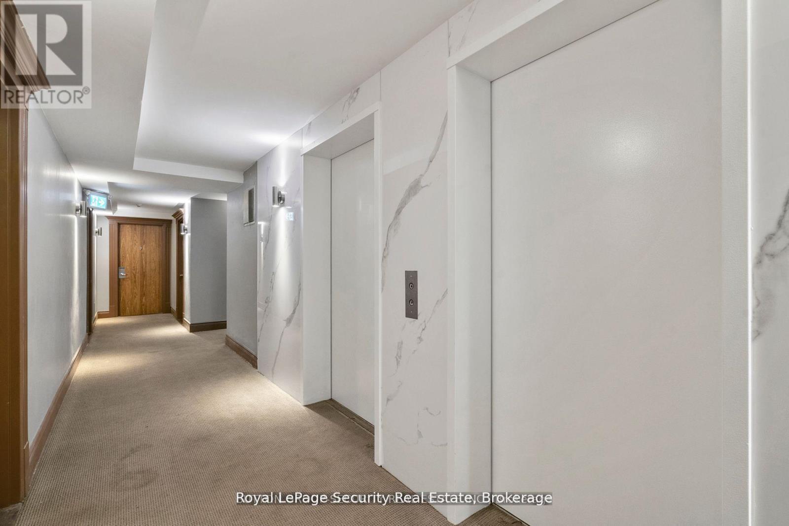 #908 105 VICTORIA STREET - 22