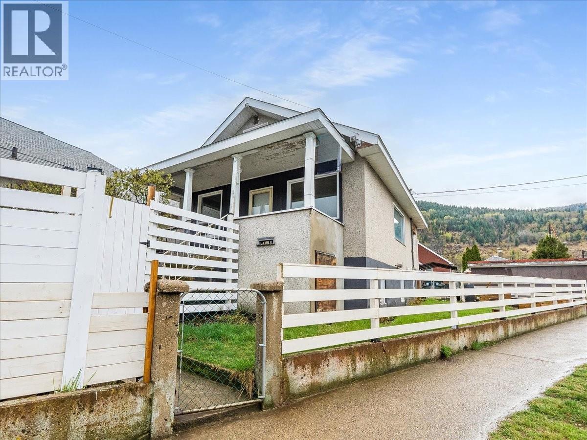 1706 Fourth Avenue, Trail