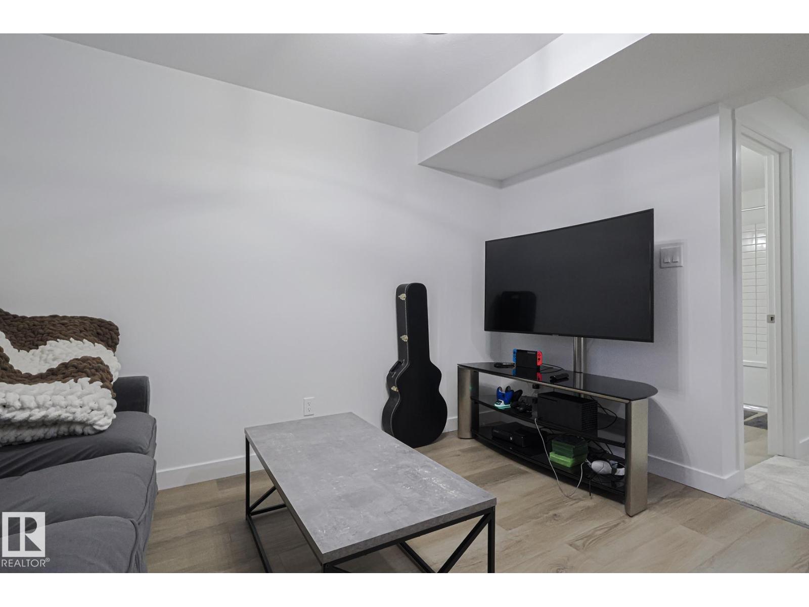 6343 KING WD SW, Edmonton