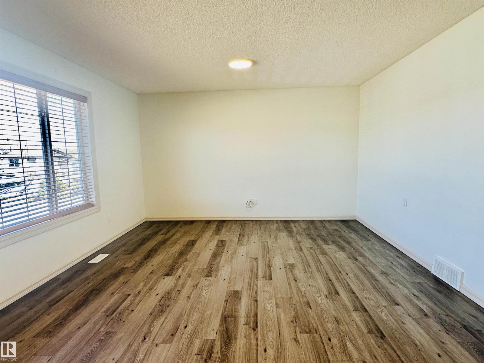 4811 152 AV NW, Edmonton