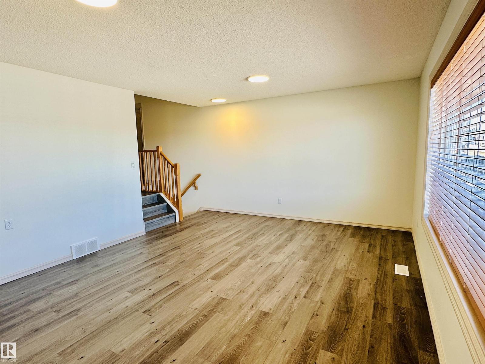 4811 152 AV NW, Edmonton