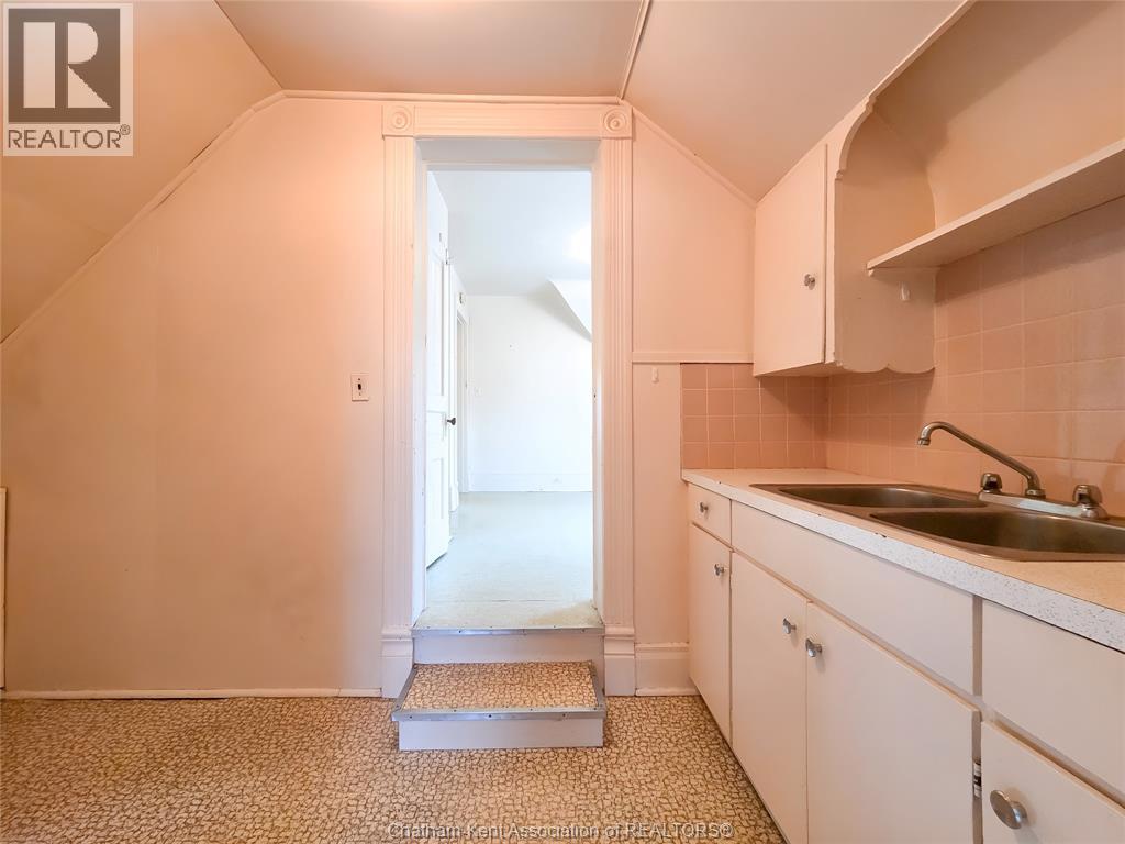 34 PARK AVENUE WEST - 32