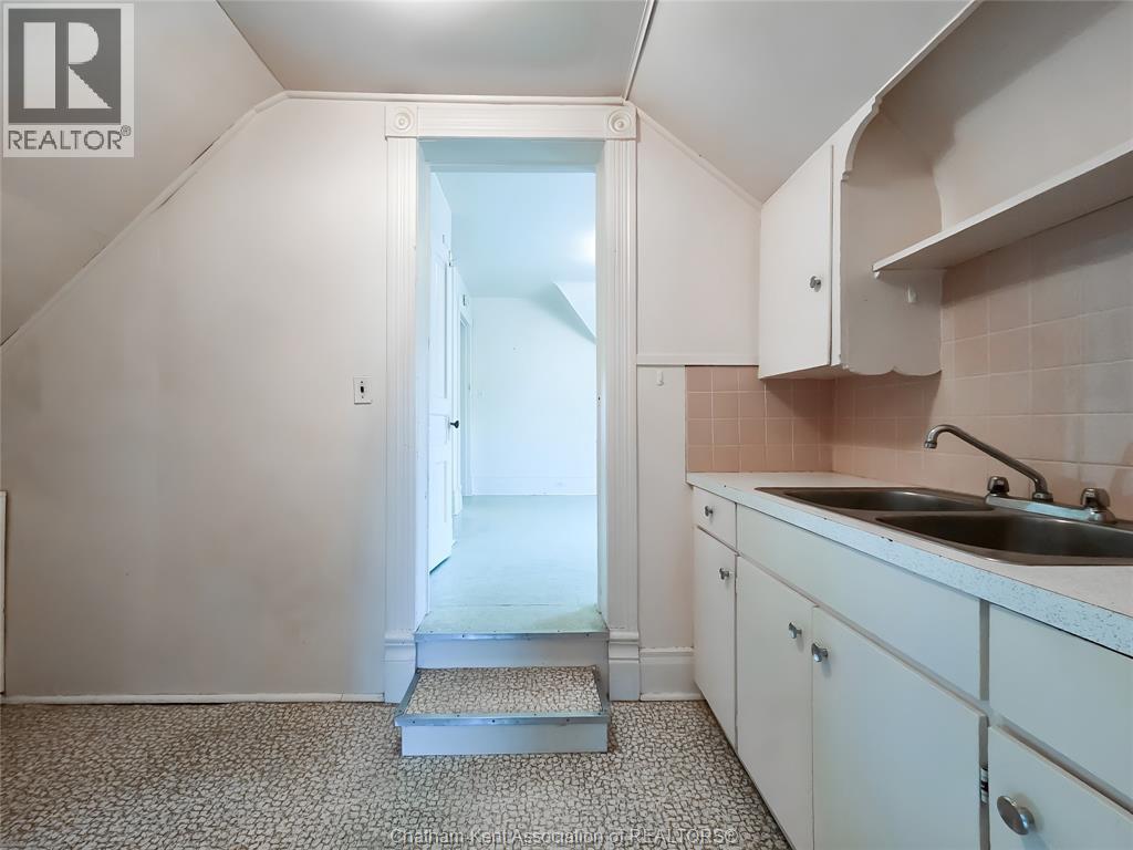 34 Park AVENUE West — photo 33