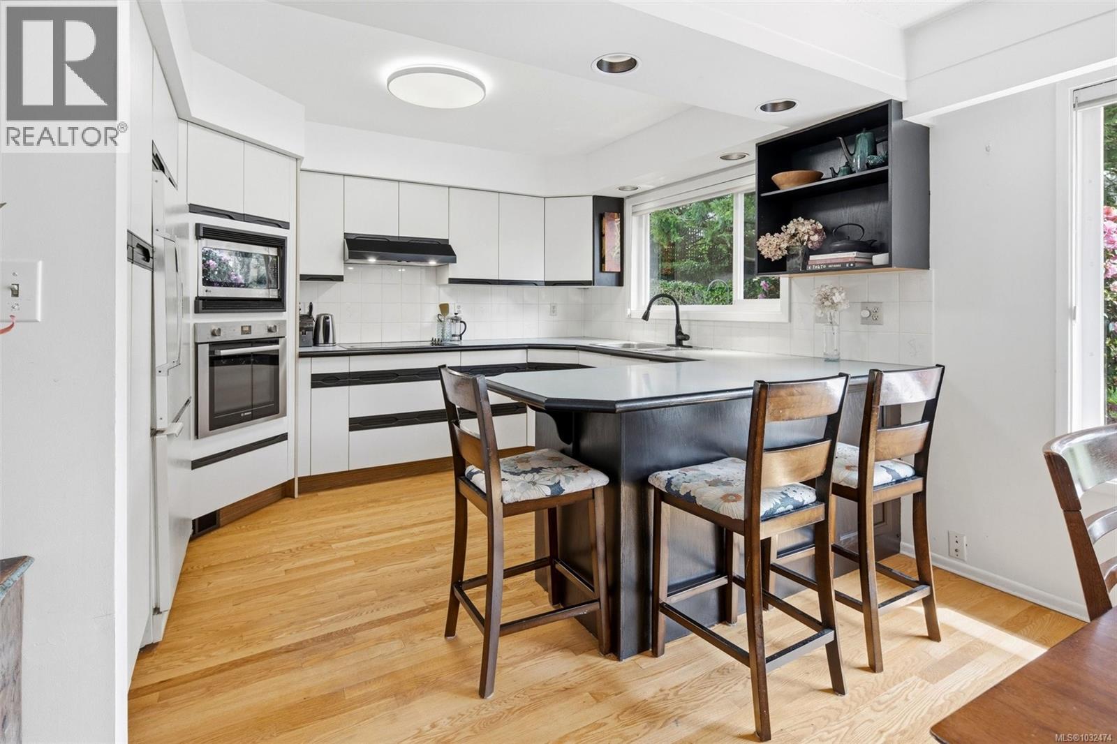  836 Elrick Place, Esquimalt