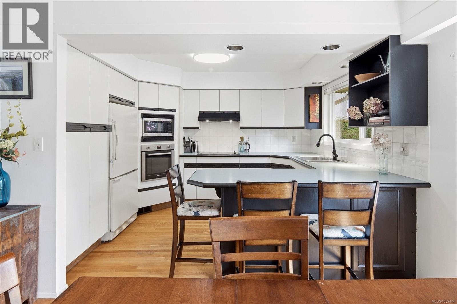  836 Elrick Place, Esquimalt